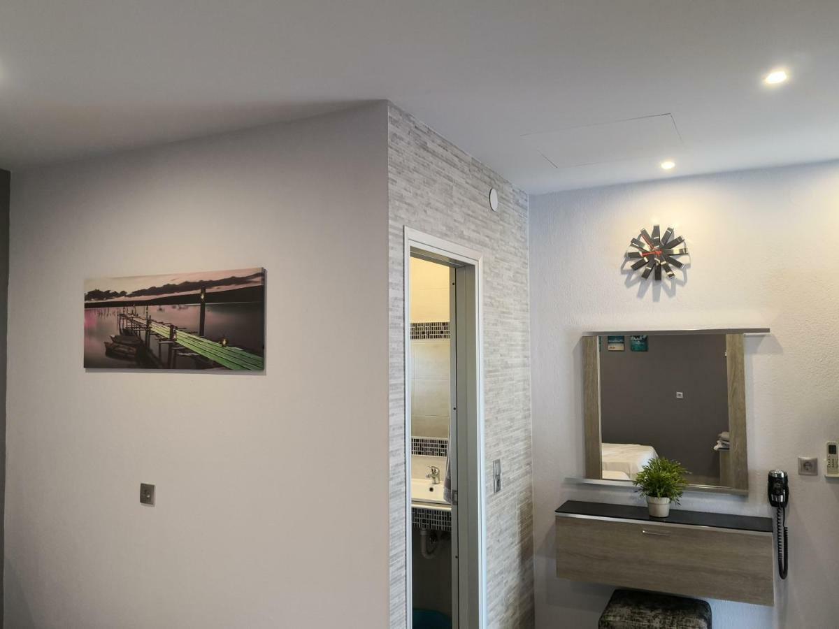 Aimilias Family Apartments Vrasná Dış mekan fotoğraf